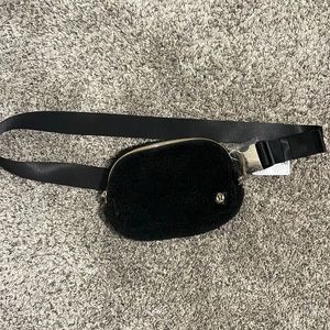lululemon black everywhere fleece belt bag